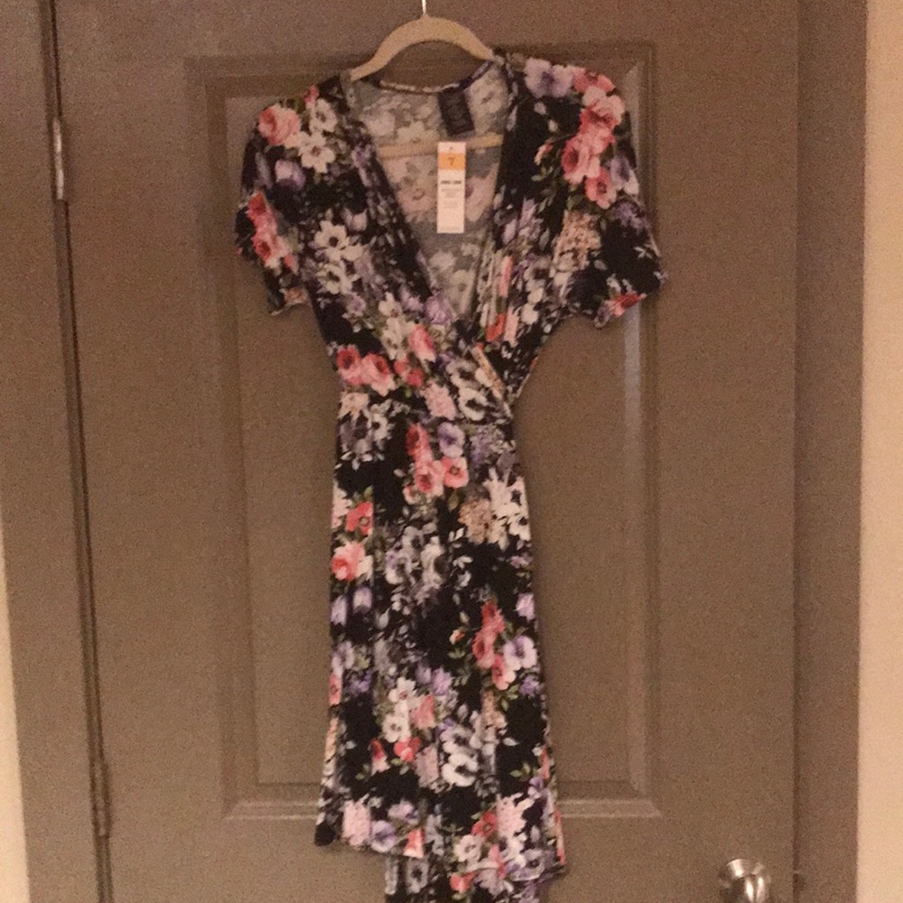 NWT Agnes & Dora Floral Nightingale Wrap Dress S